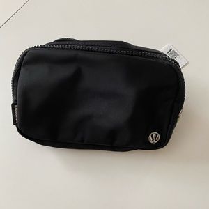 [lululemon] black everywhere belt bag *nwt*